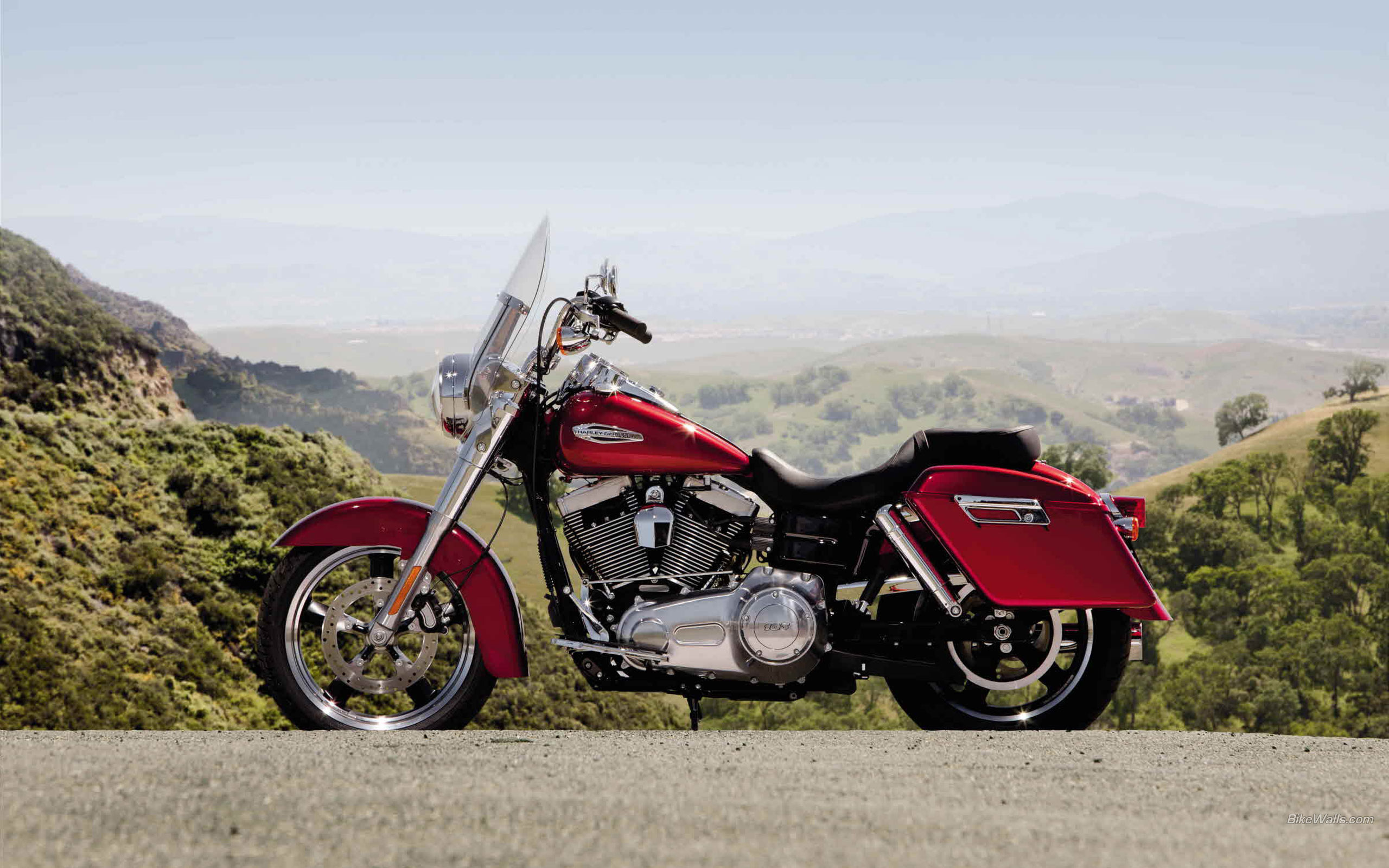 Harley-Davidson_FLD_Switchback_2012_01_2560x1600.jpg