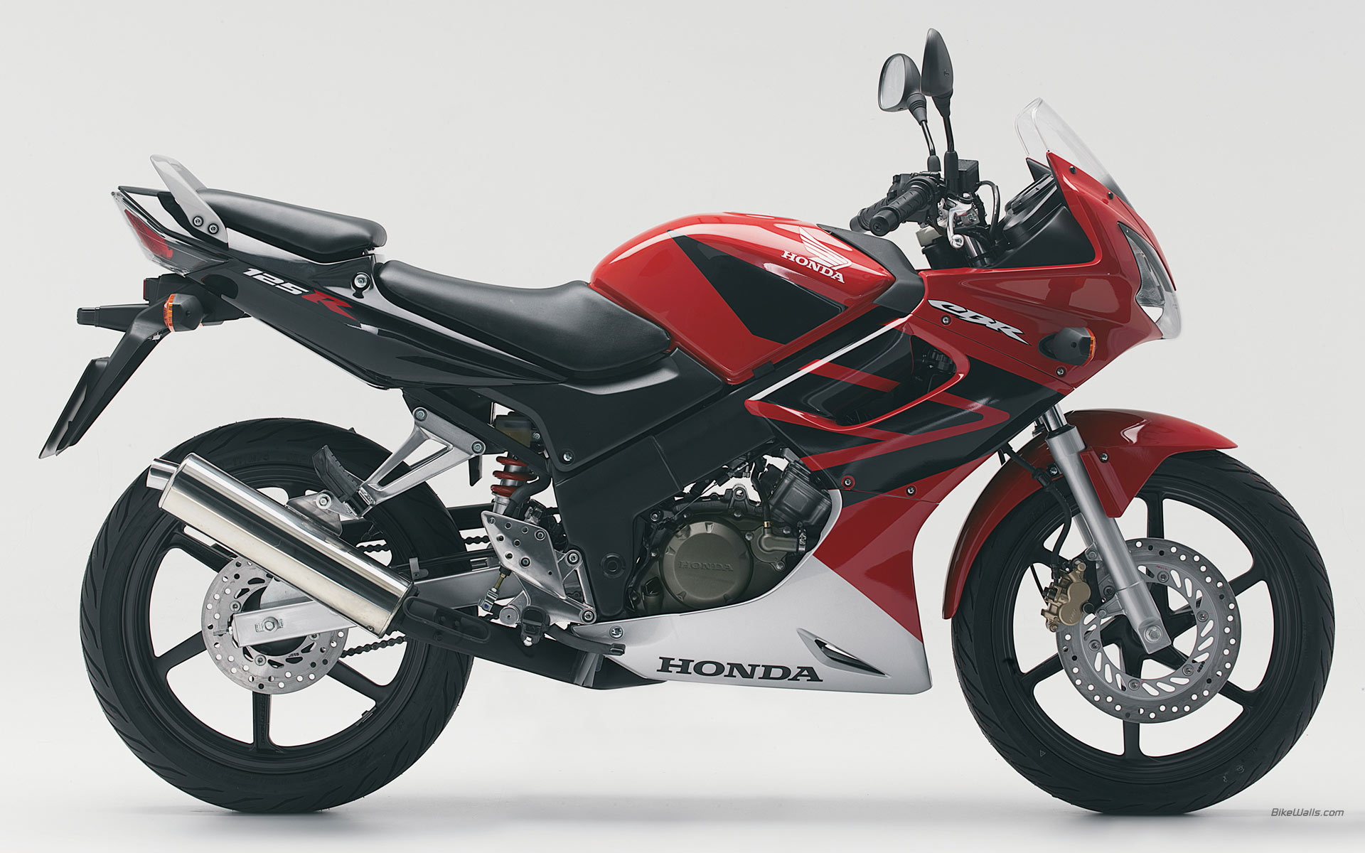 Honda_CBR125R_01_b1920.jpg