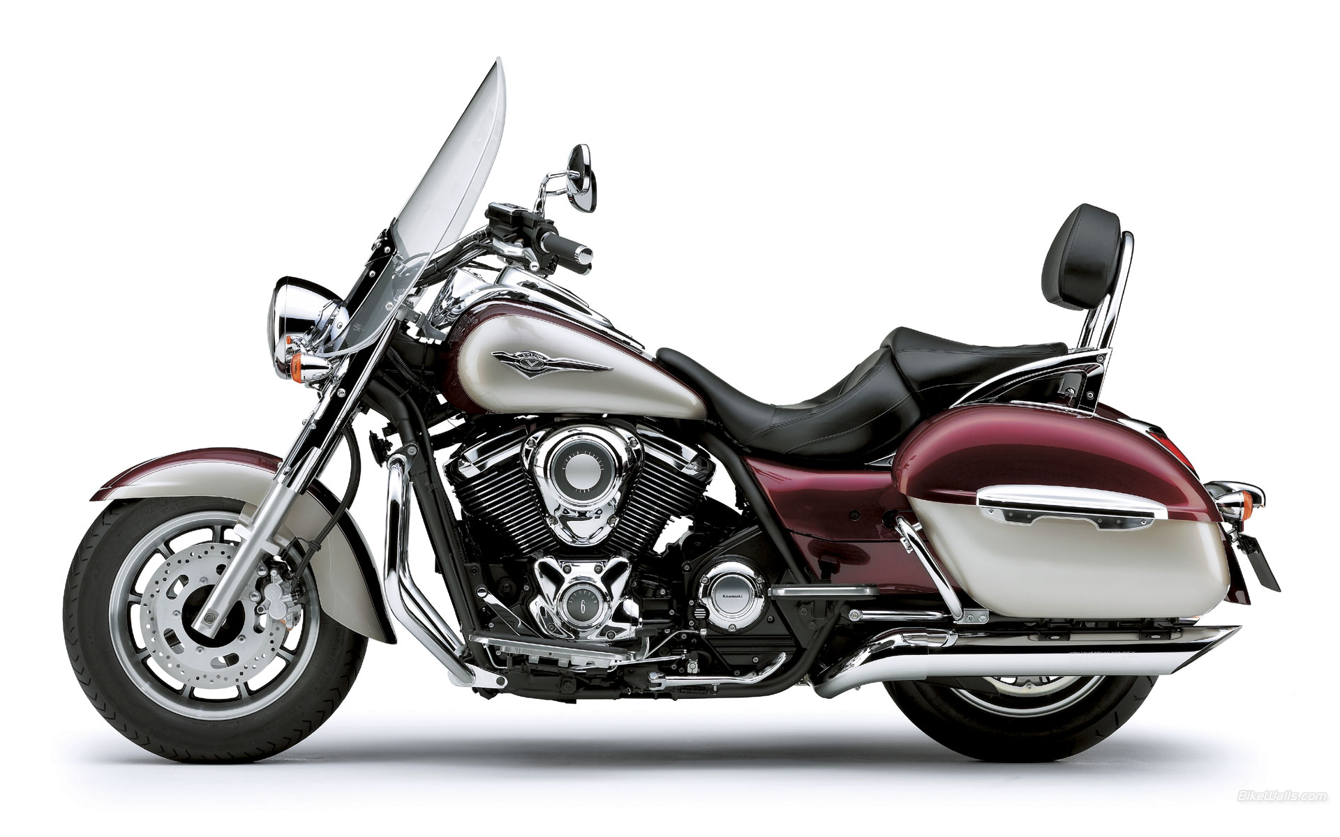 Kawasaki_vn1700_classic_tourer_2009_10.jpg