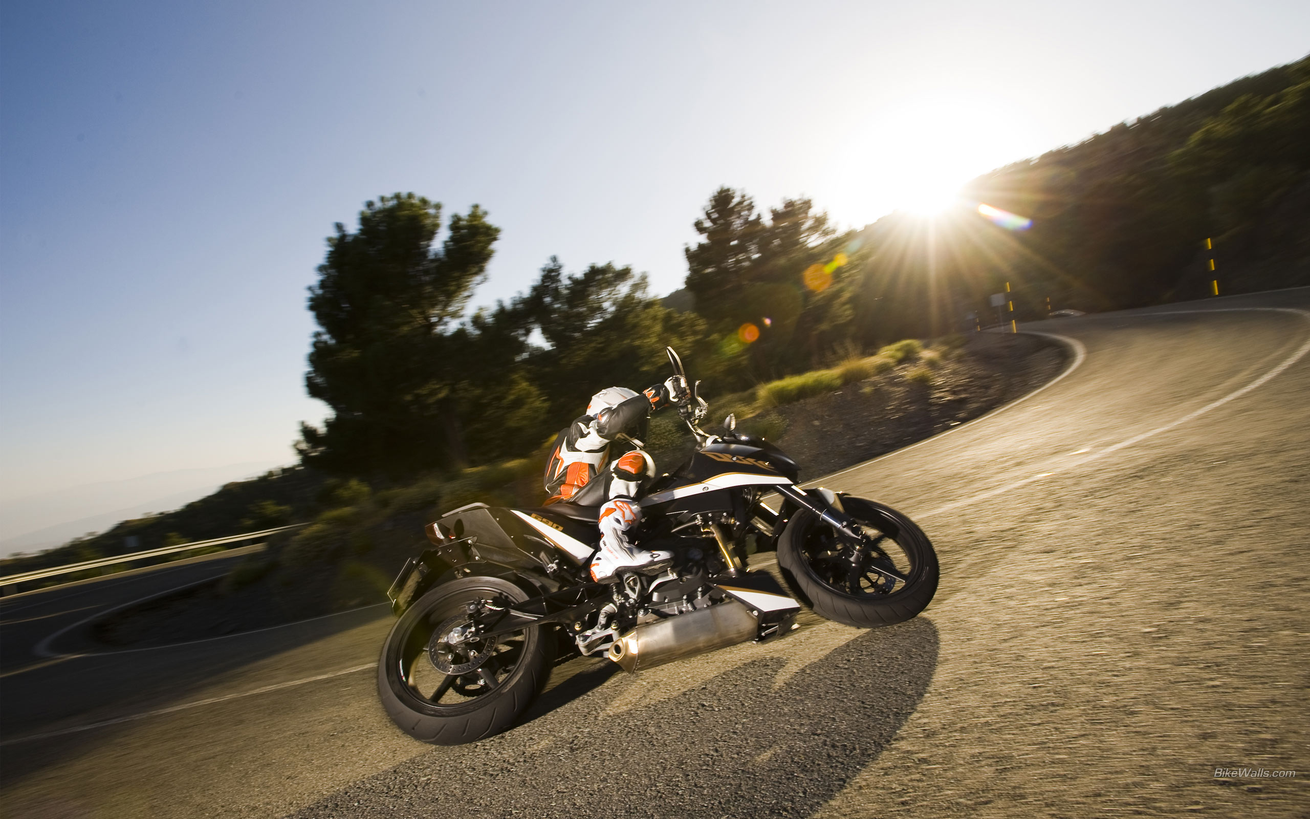 KTM_690_Duke_2011_07_2560x1600.jpg