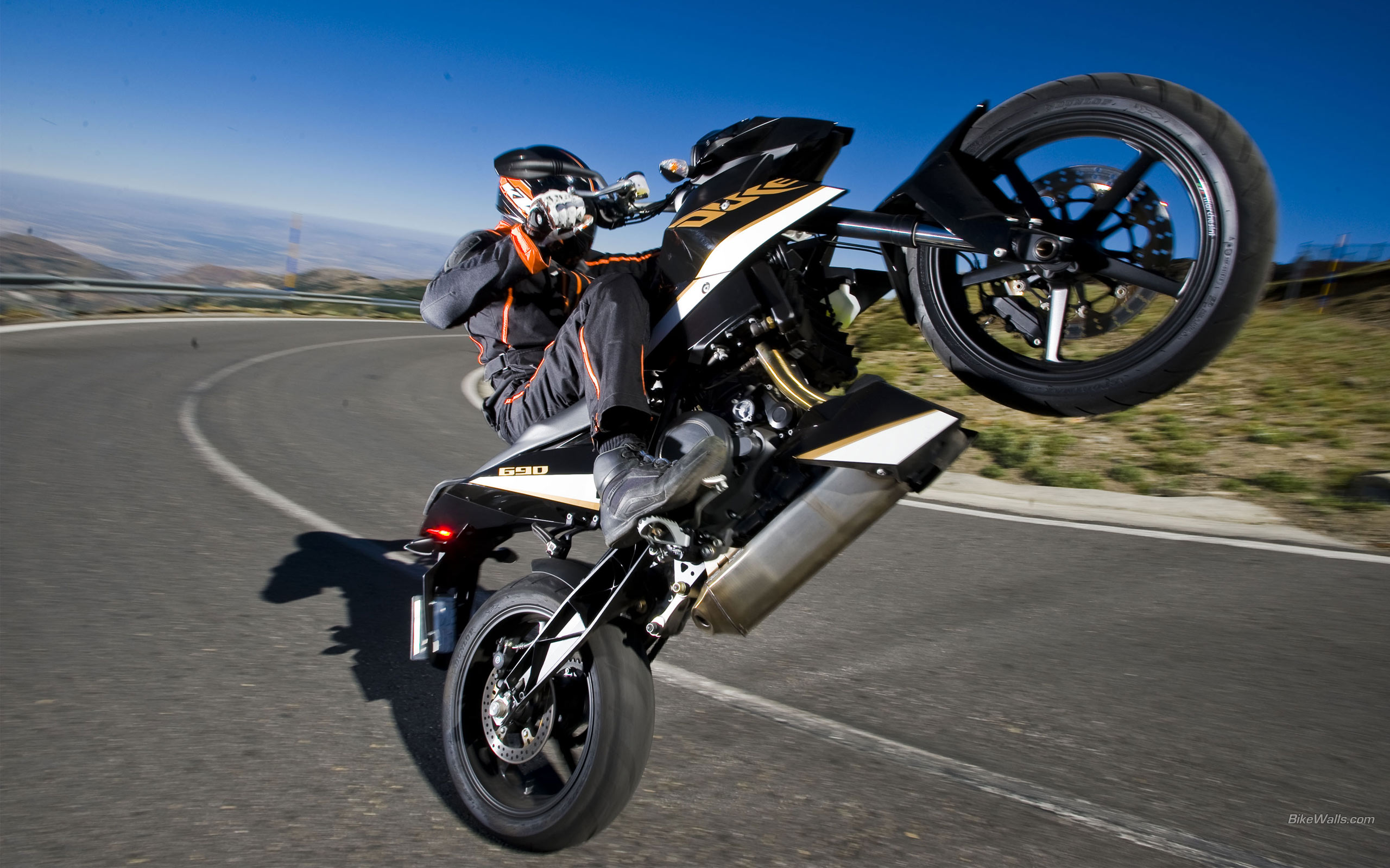 KTM_690_Duke_2011_14_2560x1600.jpg