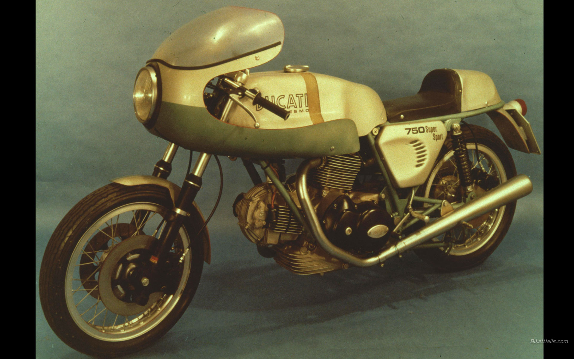 Ducati_750_SS_1974_01.jpg