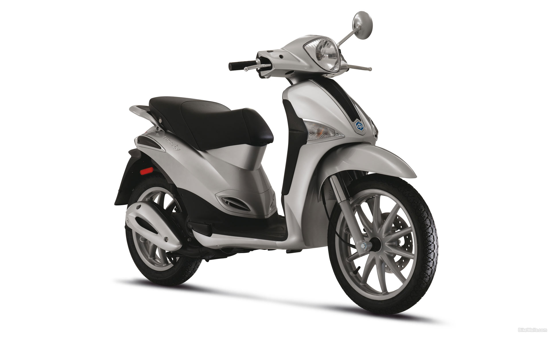 Piaggio_liberty_50_2T_2009_02.jpg