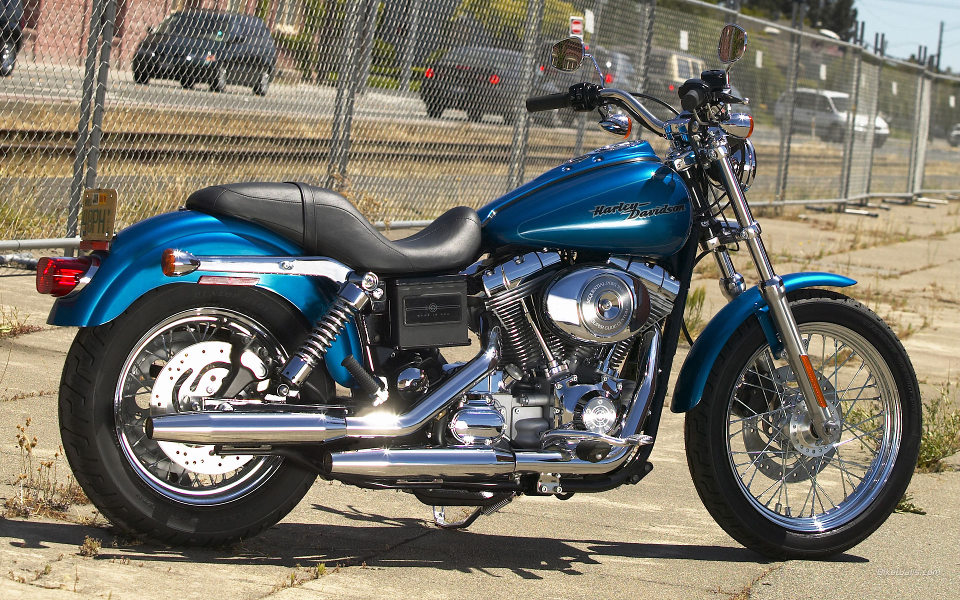 Harley-Davidson_Dyna_Glide_2005_07.jpg
