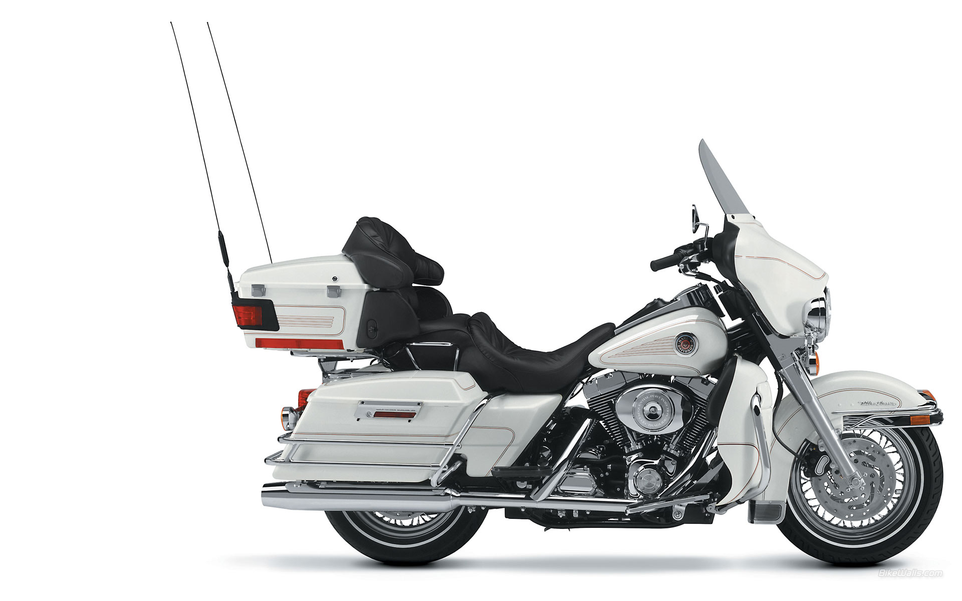 Harley-Davidson_FLHTCUI_Ultra_Classic_Electra_Glide_2002_01.jpg