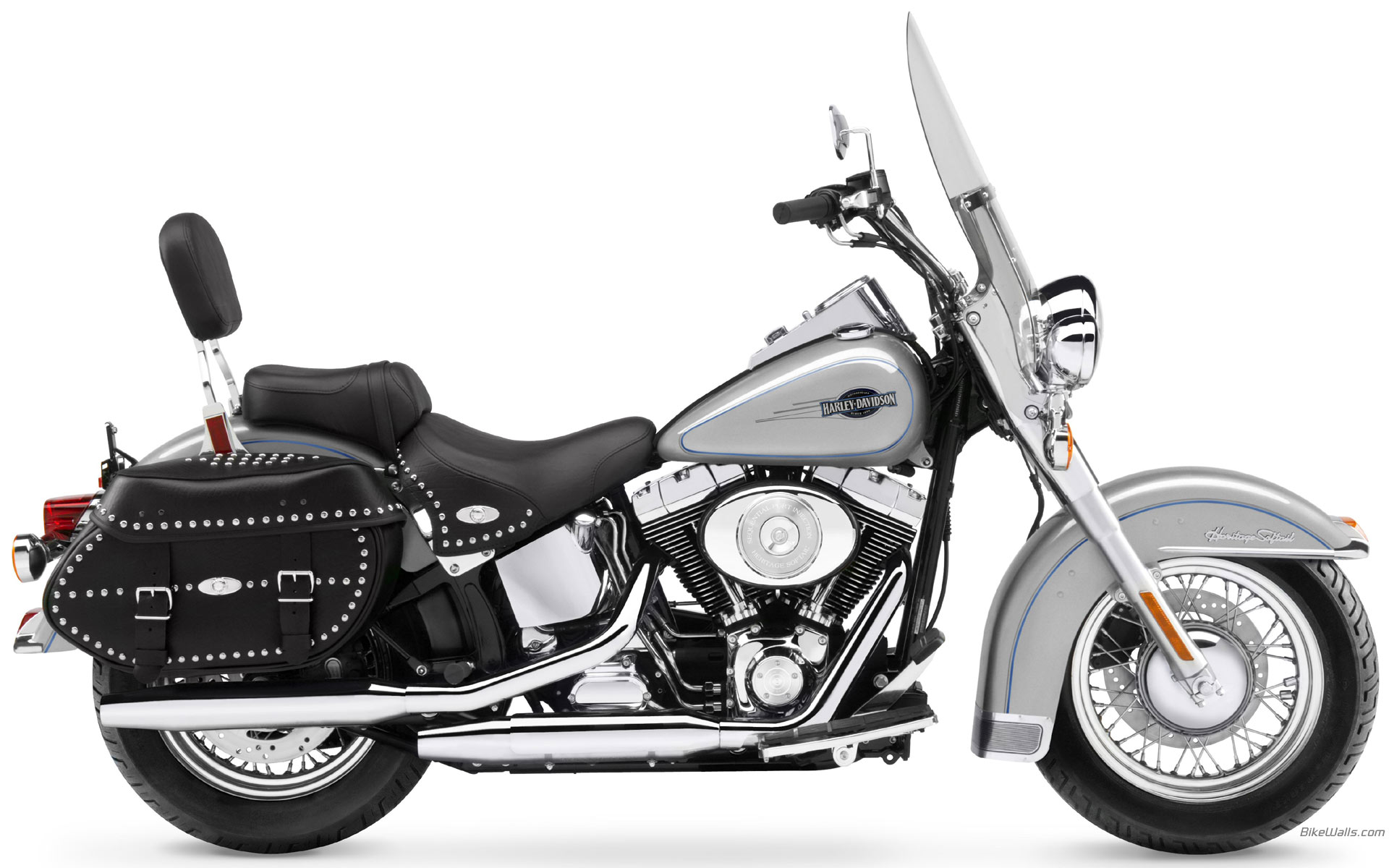 Harley-Davidson_FLSTCI_Heritage_Softail_Classic_2005_01_b1920.jpg