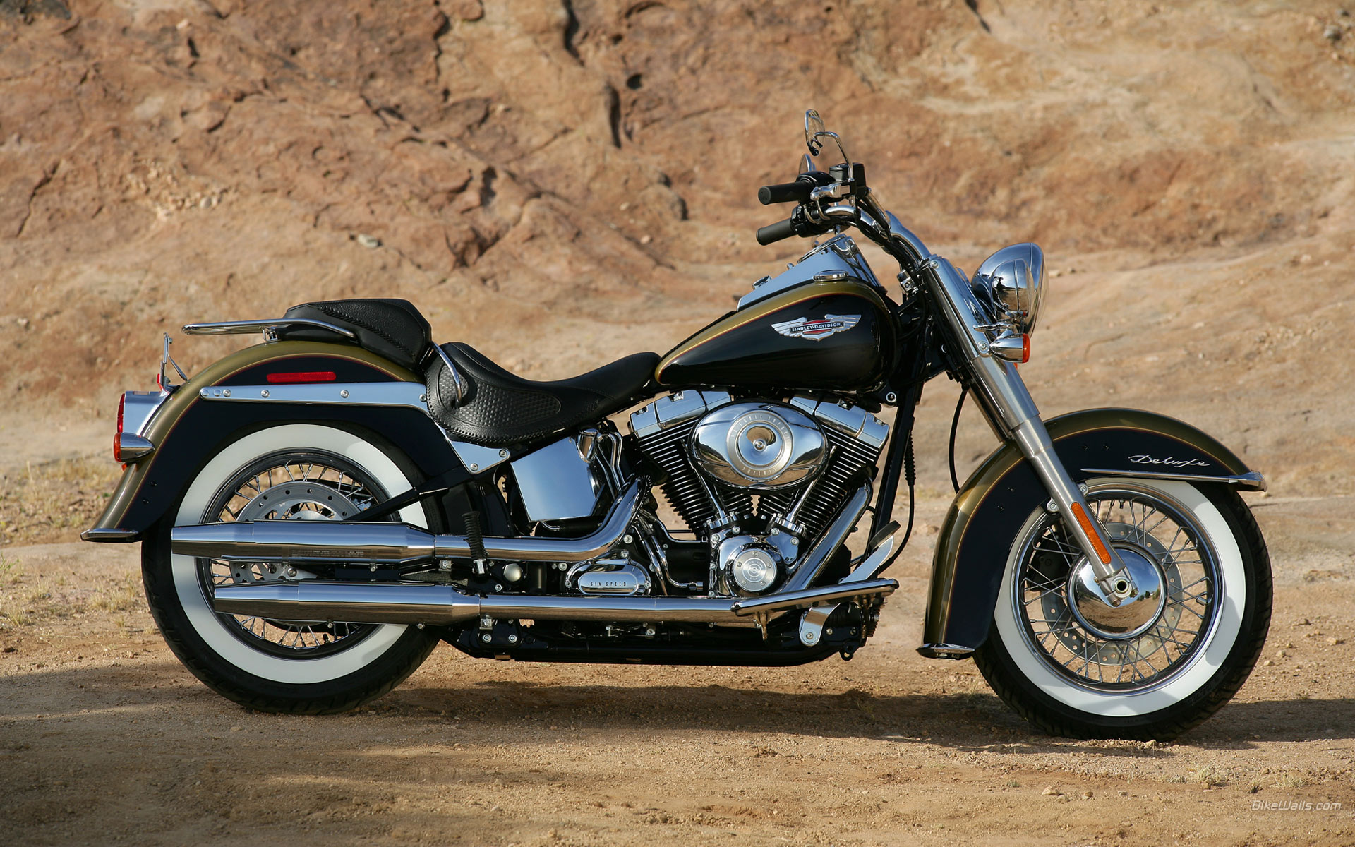 Harley-Davidson_Softail_FLSTN_2007_03.jpg