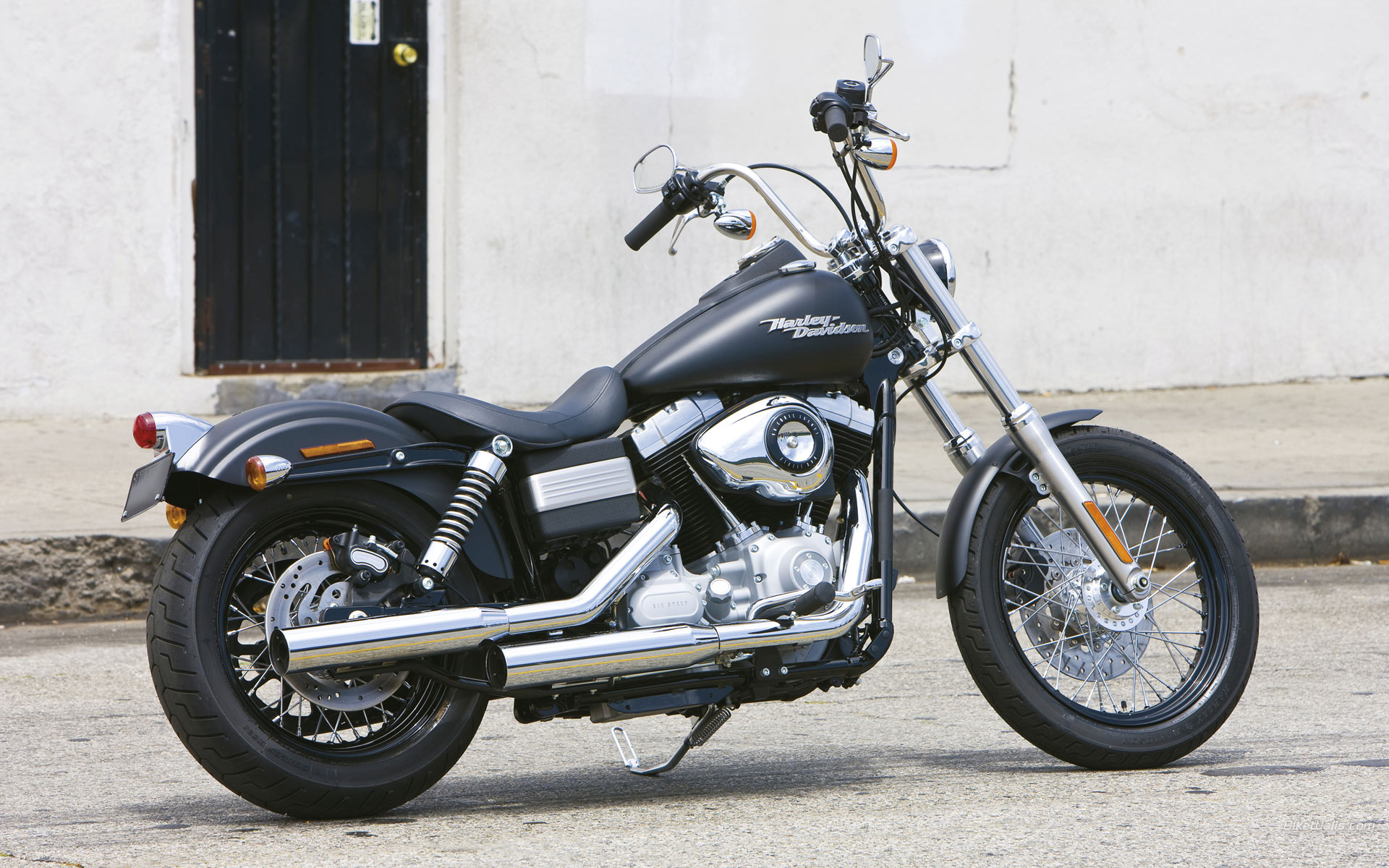 Harley_Davidson_FXDB_Dyna_Street_2009_06.jpg