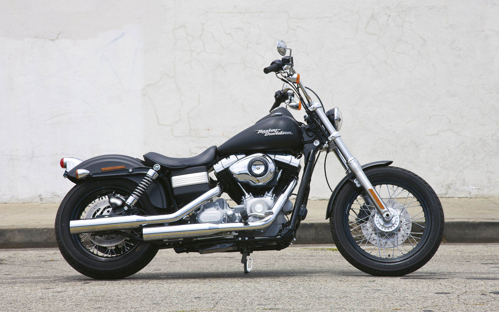 Harley_Davidson_FXDB_Dyna_Street_2009_07.jpg