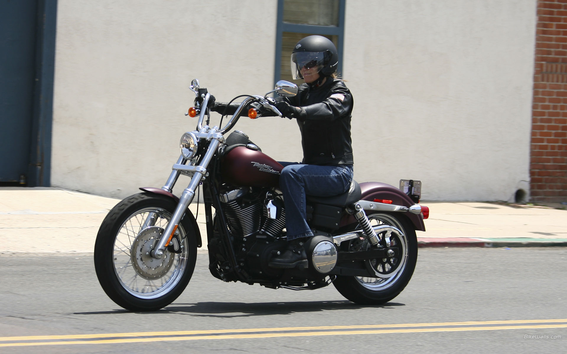 Harley_Davidson_FXDBDyna_Street_Bob_2008_06.jpg