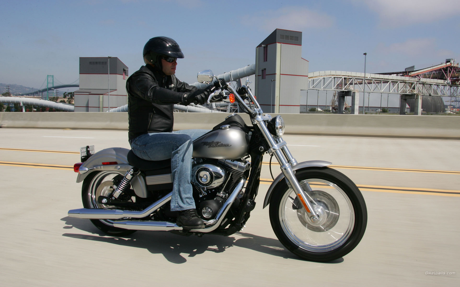 Harley-Davidson_Dyna_FXDB_2007_02.jpg