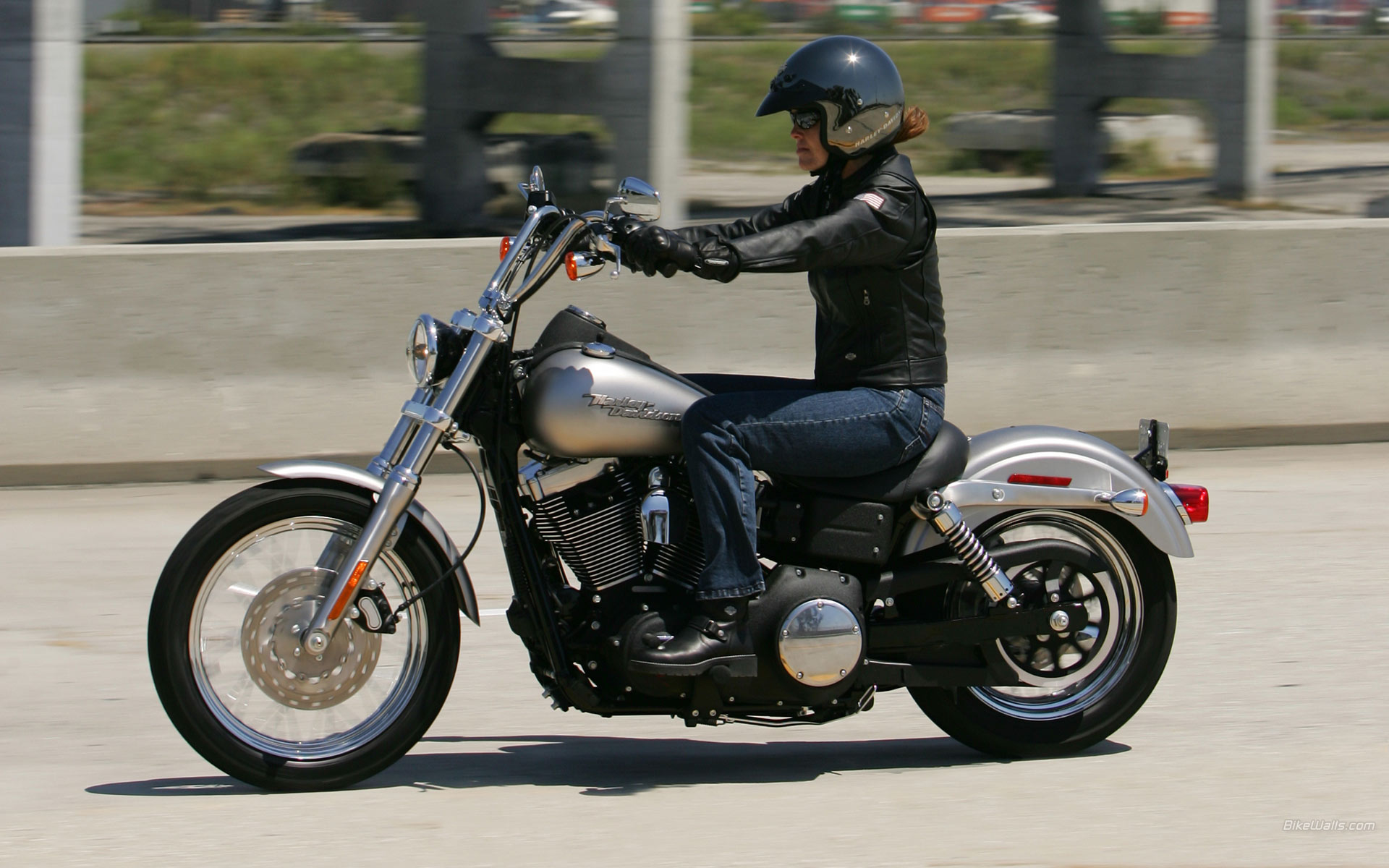 Harley-Davidson_Dyna_FXDB_2007_04.jpg