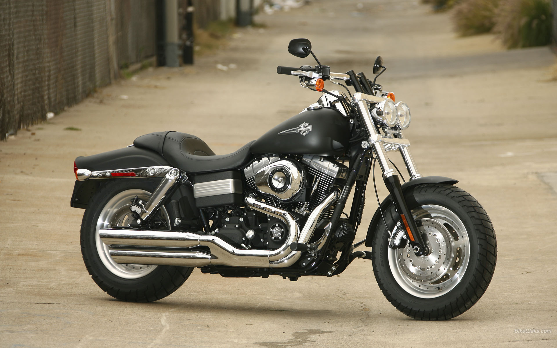 Harley_Davidson_FXDCDyna_Super_Gilde_Custom_2008_02.jpg