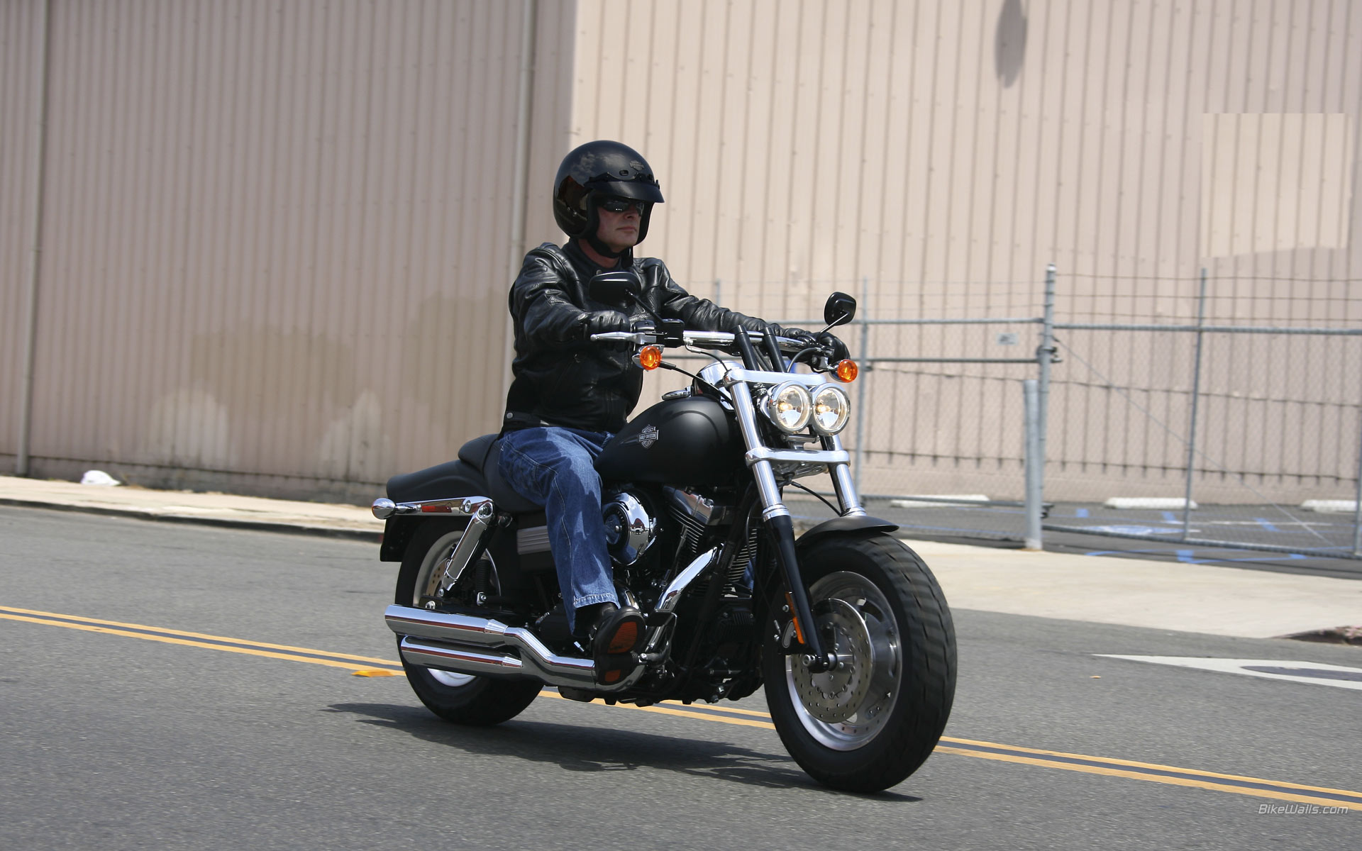 Harley_Davidson_FXDCDyna_Super_Gilde_Custom_2008_03.jpg