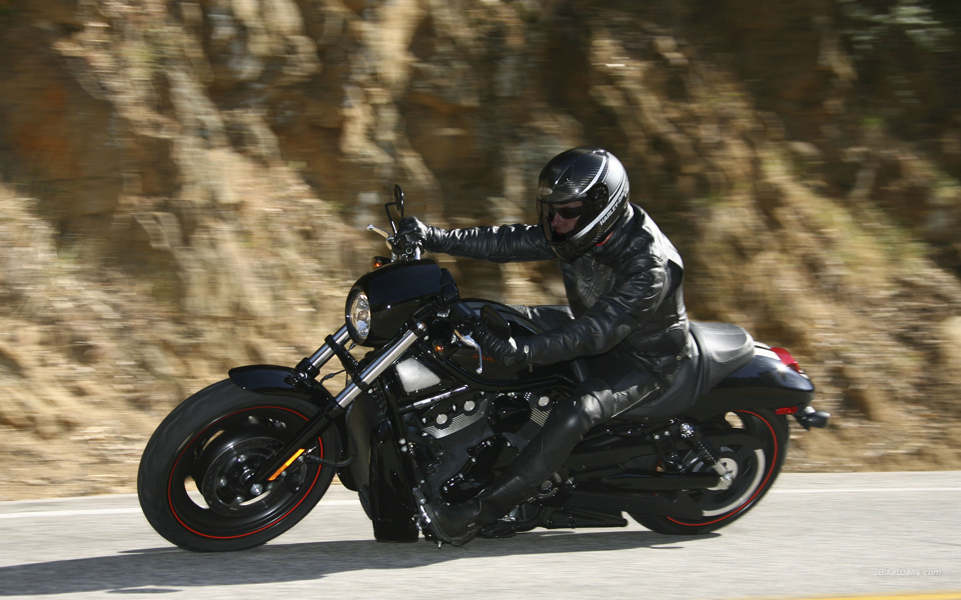 Harley-Davidson_VRSCDX_V-Rod_2008_01.jpg