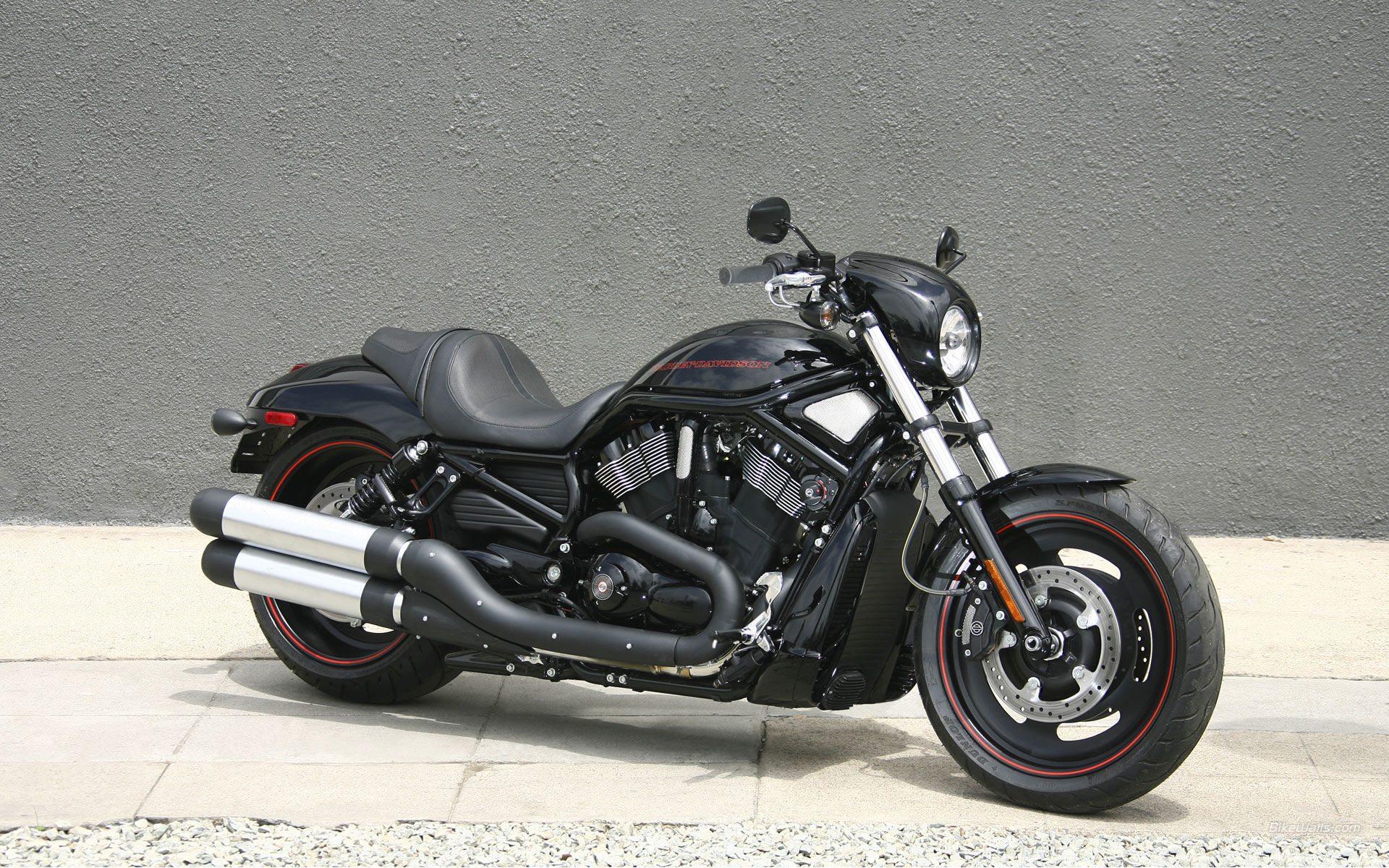 Harley-Davidson_VRSCDX_V-Rod_2008_06.jpg