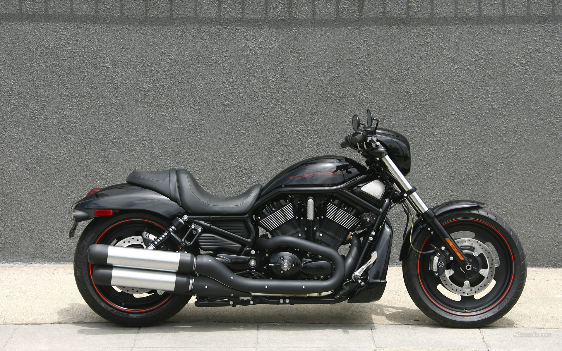 Harley-Davidson_VRSCDX_V-Rod_2008_08.jpg