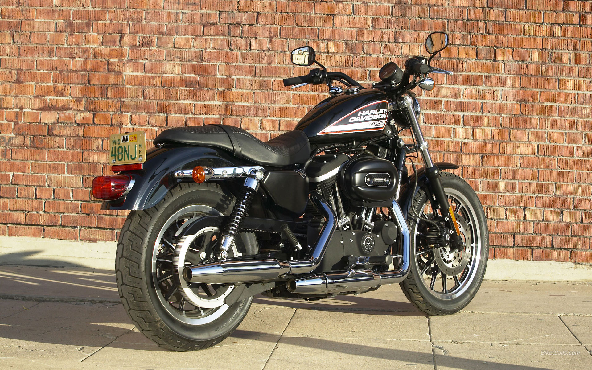 Harley-Davidson_Sportster_XL883R_2005_03.jpg
