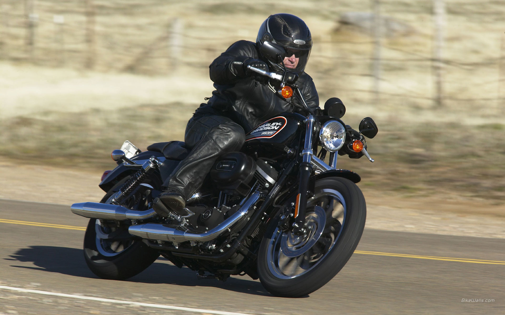 Harley-Davidson_Sportster_XL883R_2005_12.jpg