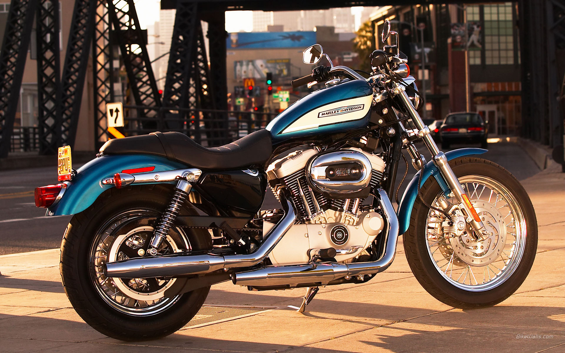 Harley-Davidson_Sportster_XL1200R_2005_03.jpg