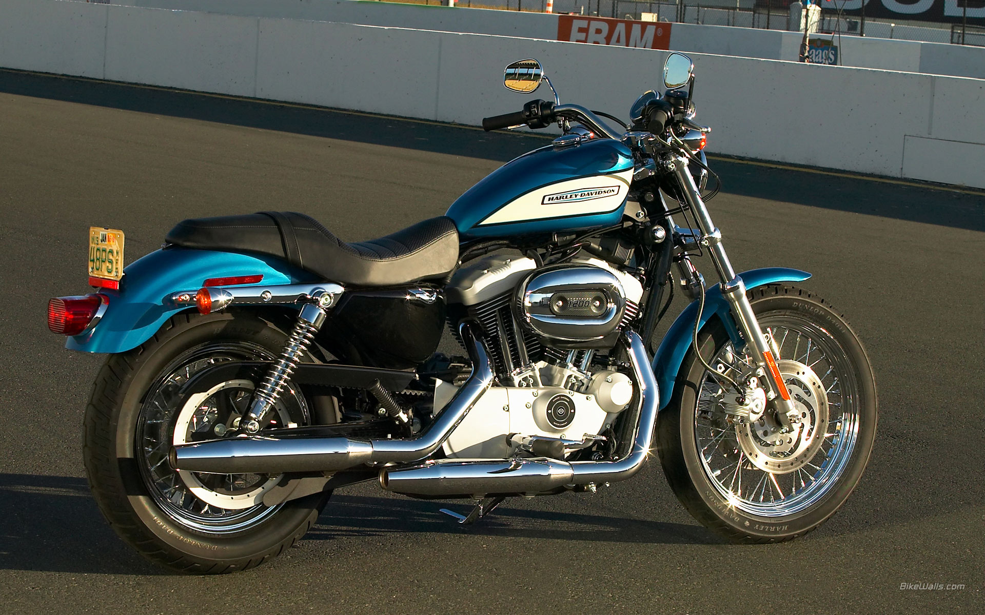 Harley-Davidson_Sportster_XL1200R_2005_04.jpg
