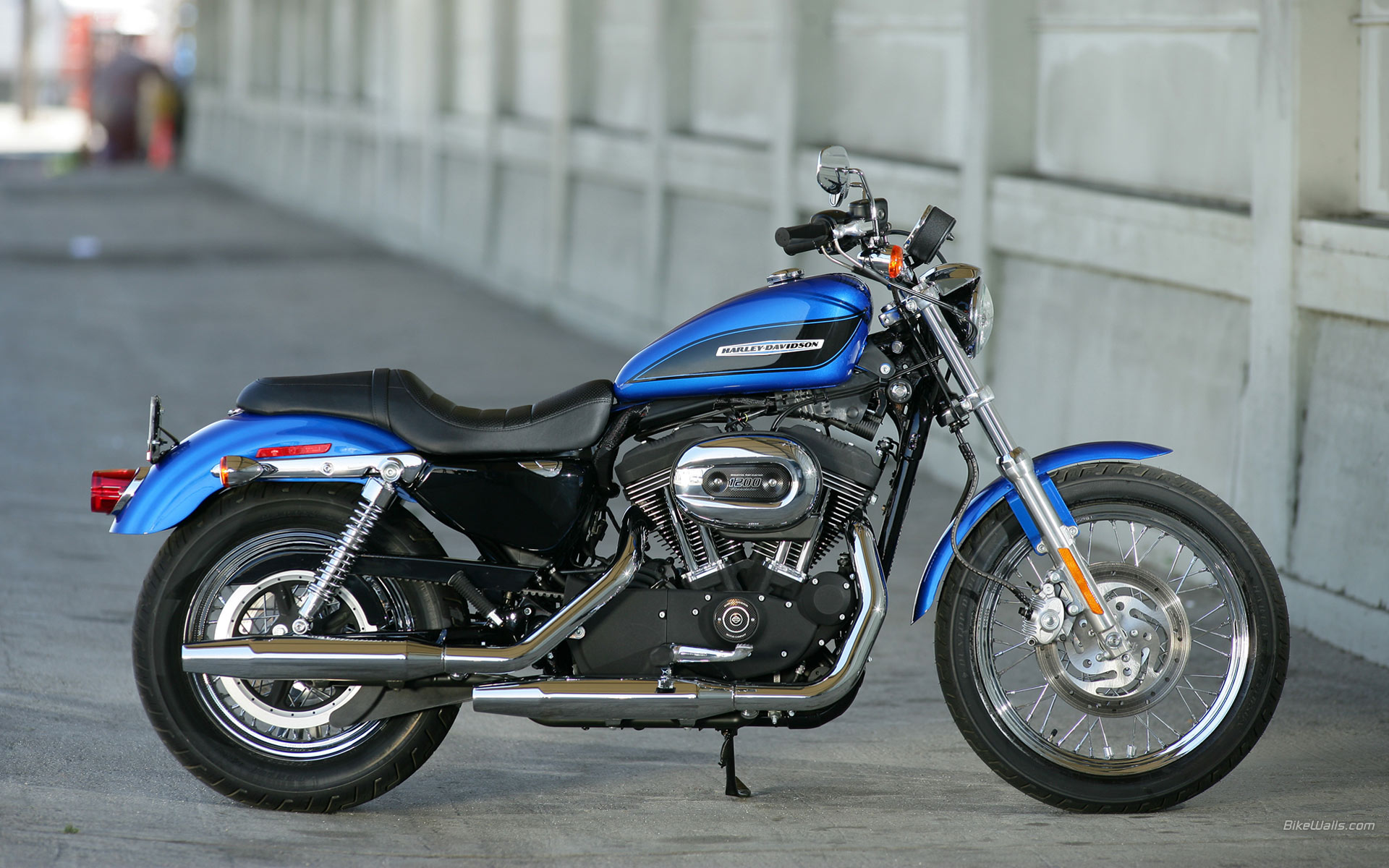 Harley-Davidson_XL1200R_04.jpg