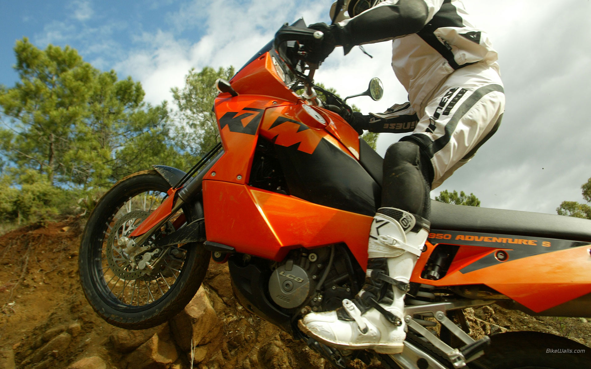 KTM_950_Adventure_S_2003_10.jpg