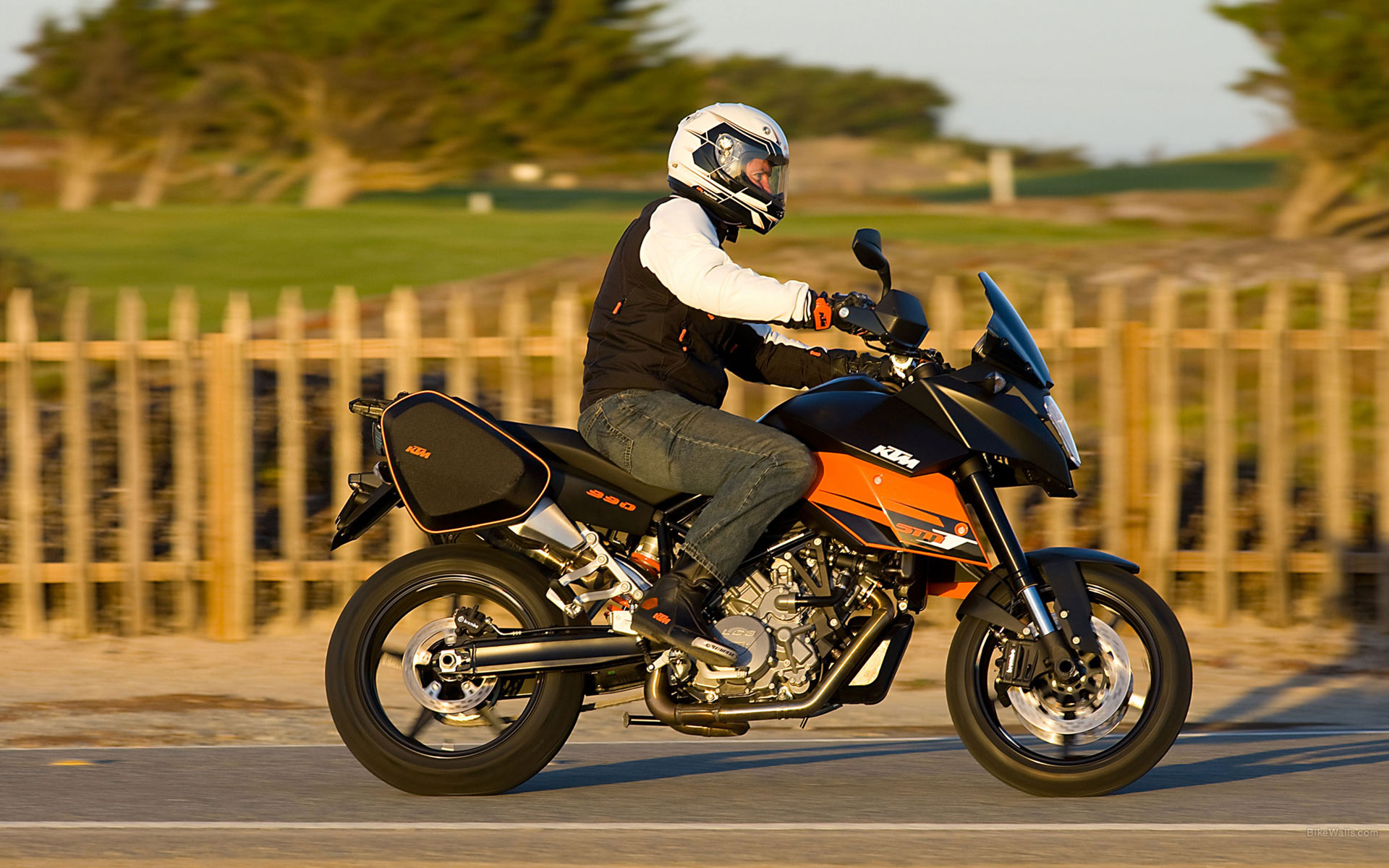 KTM_990_SMTx_2010_08.jpg