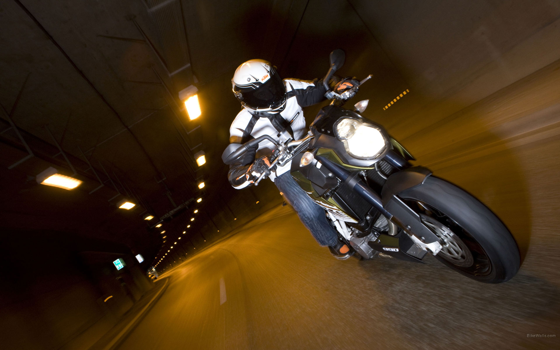 KTM_990_Super_Duke_2010_07.jpg