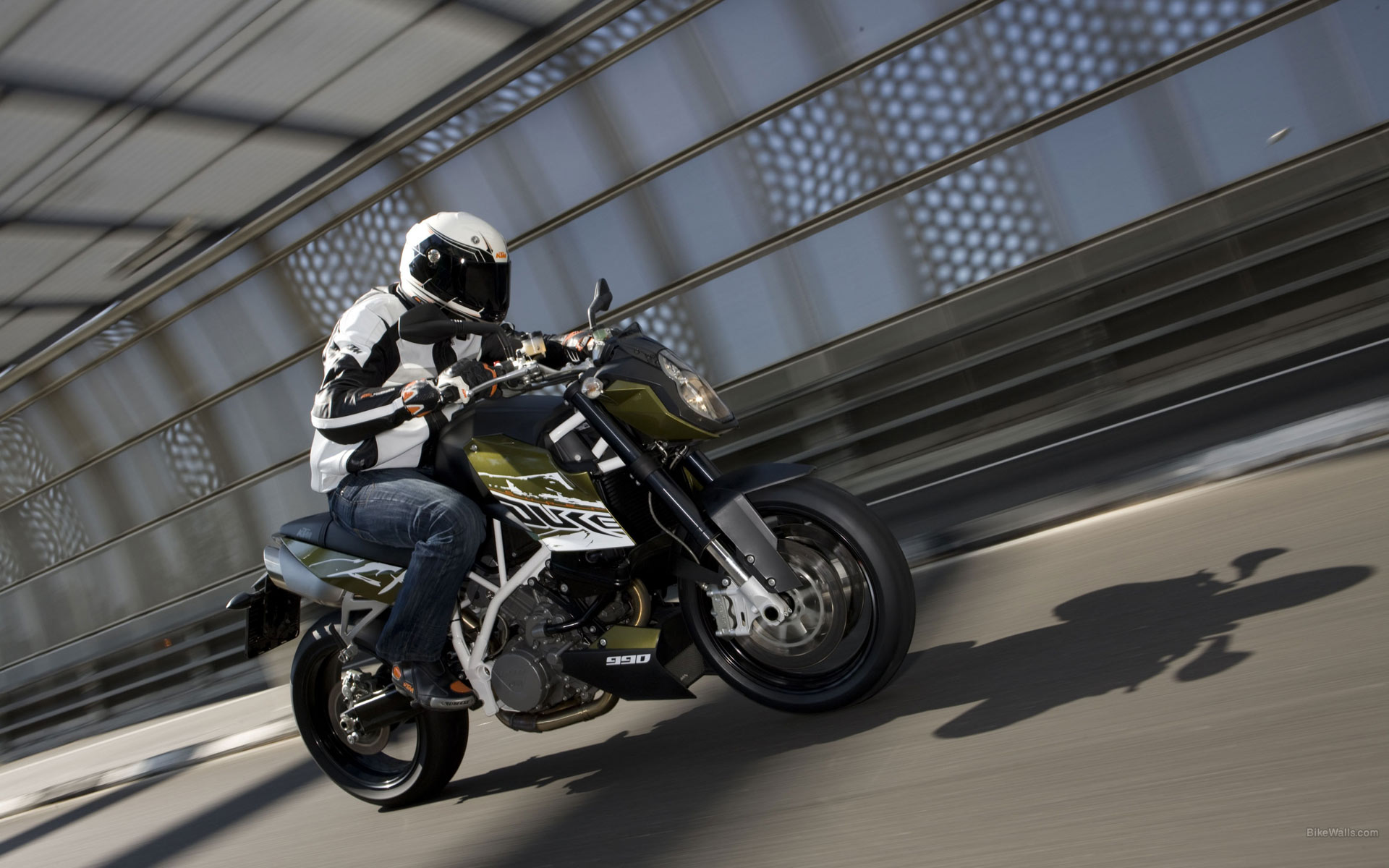 KTM_990_Super_Duke_2010_12.jpg