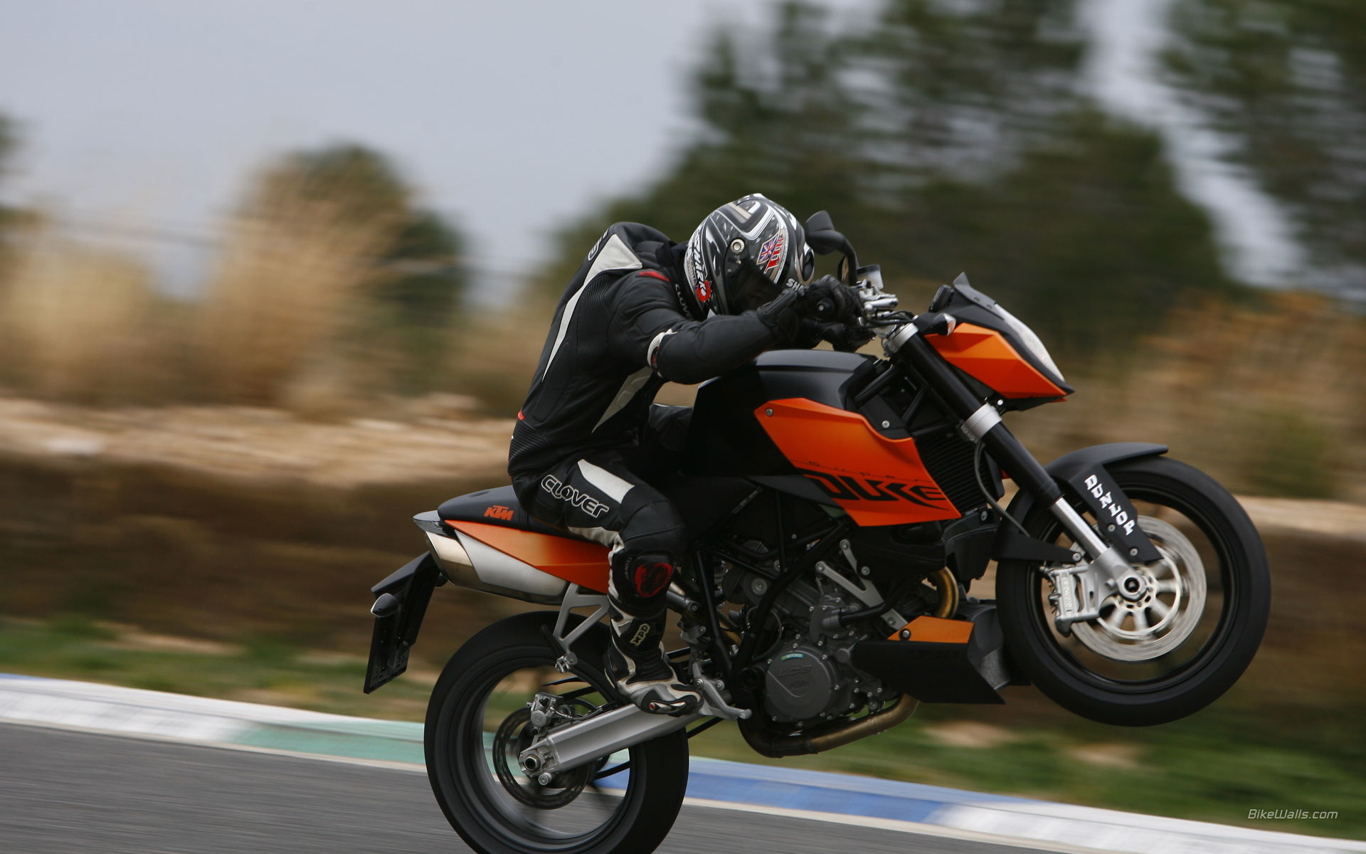 KTM_990_SuperDuke-ok_2007_04.jpg