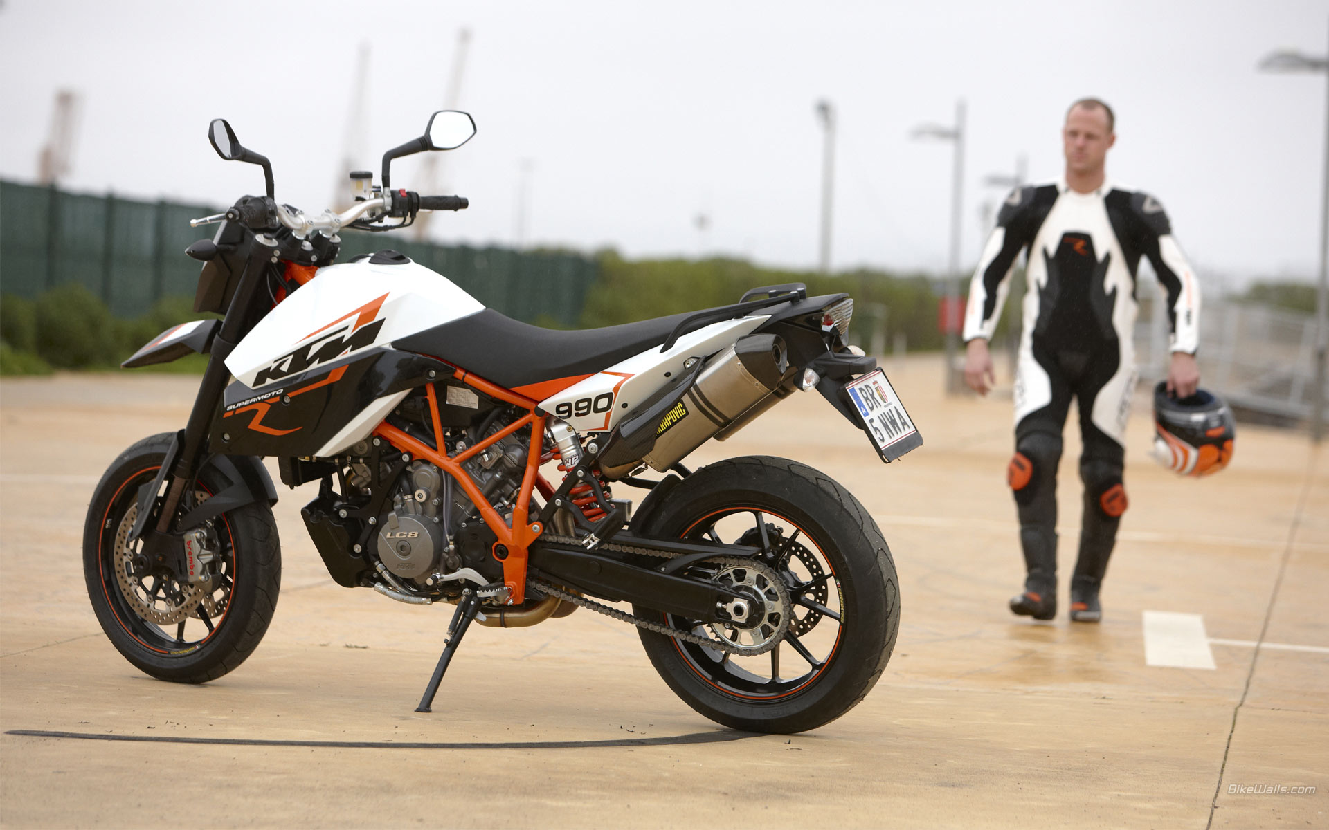 KTM_990_SupermotoR_2009_04_1920x1200.jpg