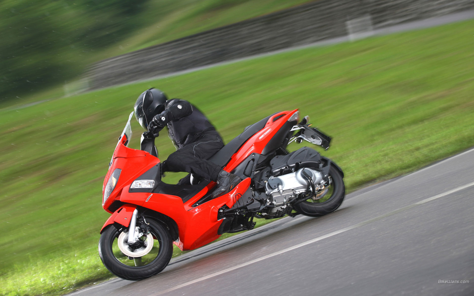 Gilera_Nexus_300_2008___01.jpg