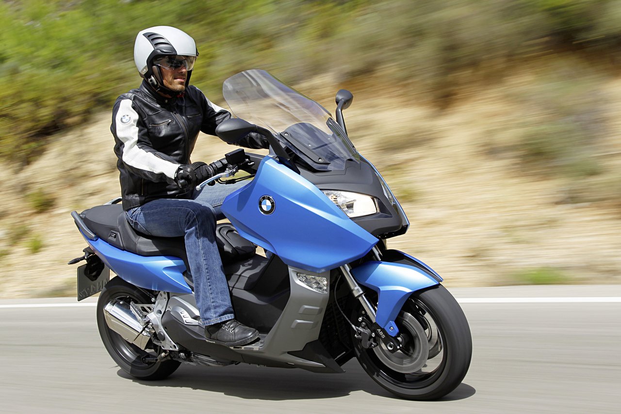 2012-BMW-C600-Sport-Acceleration-View.jpg