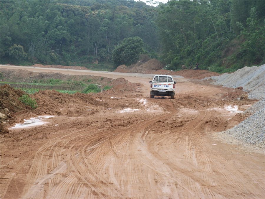 烂路难行