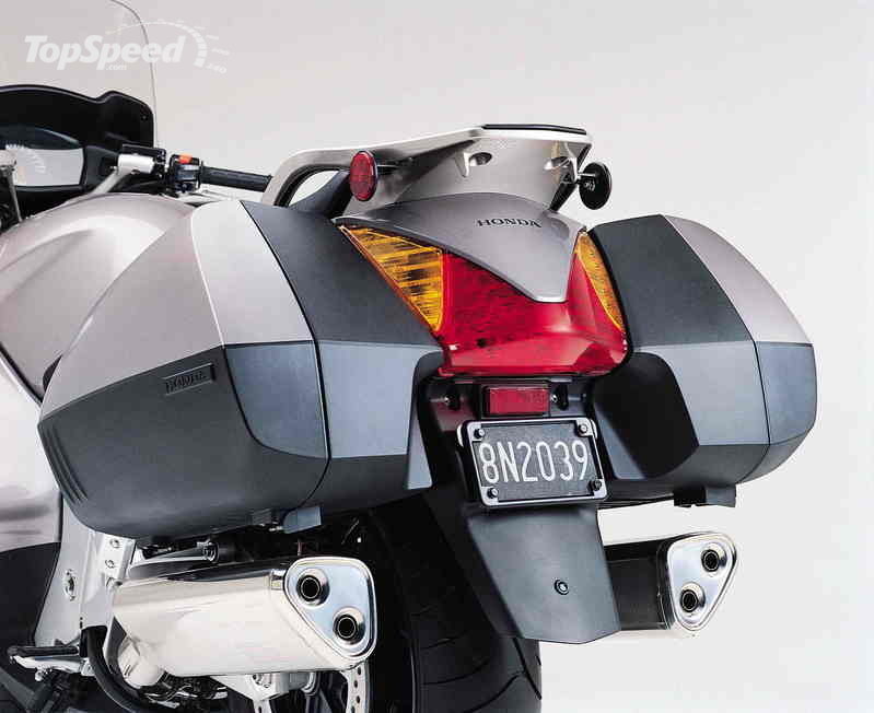 2007-honda-st1300-6_800x0w.jpg