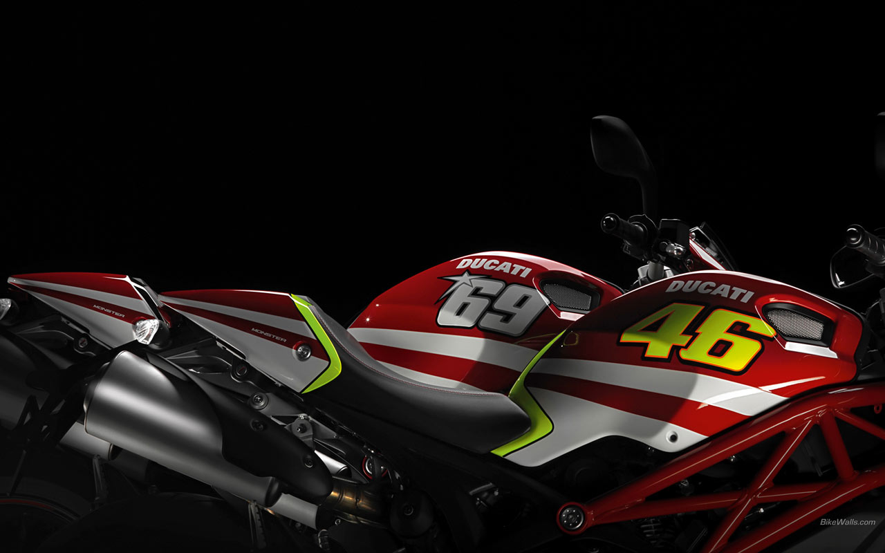 Ducati_Rossi_and_Hayden_Replica_Ducati_Monsters_2011_05_1280x800.jpg