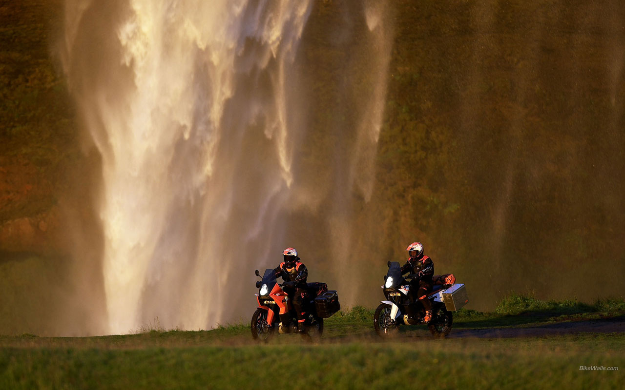 KTM_990_Adventure_2011_18_1280x800.jpg