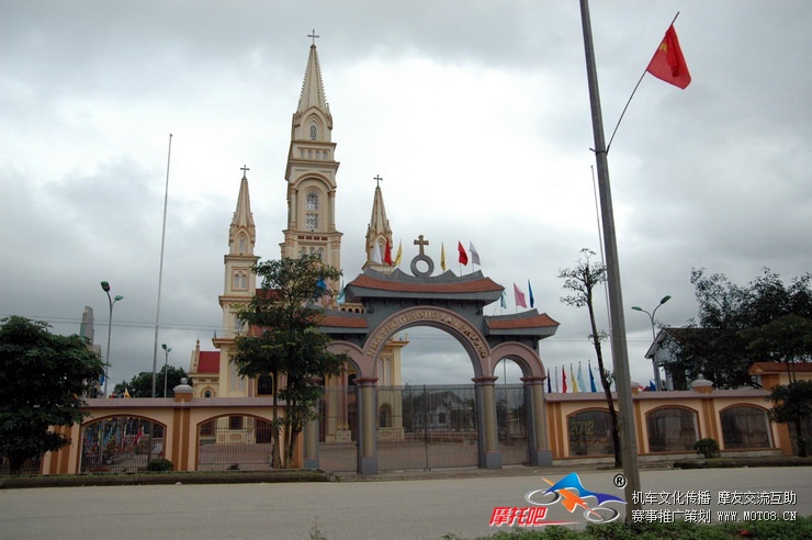 天主教堂，6.8%的越南人口是天主教徒