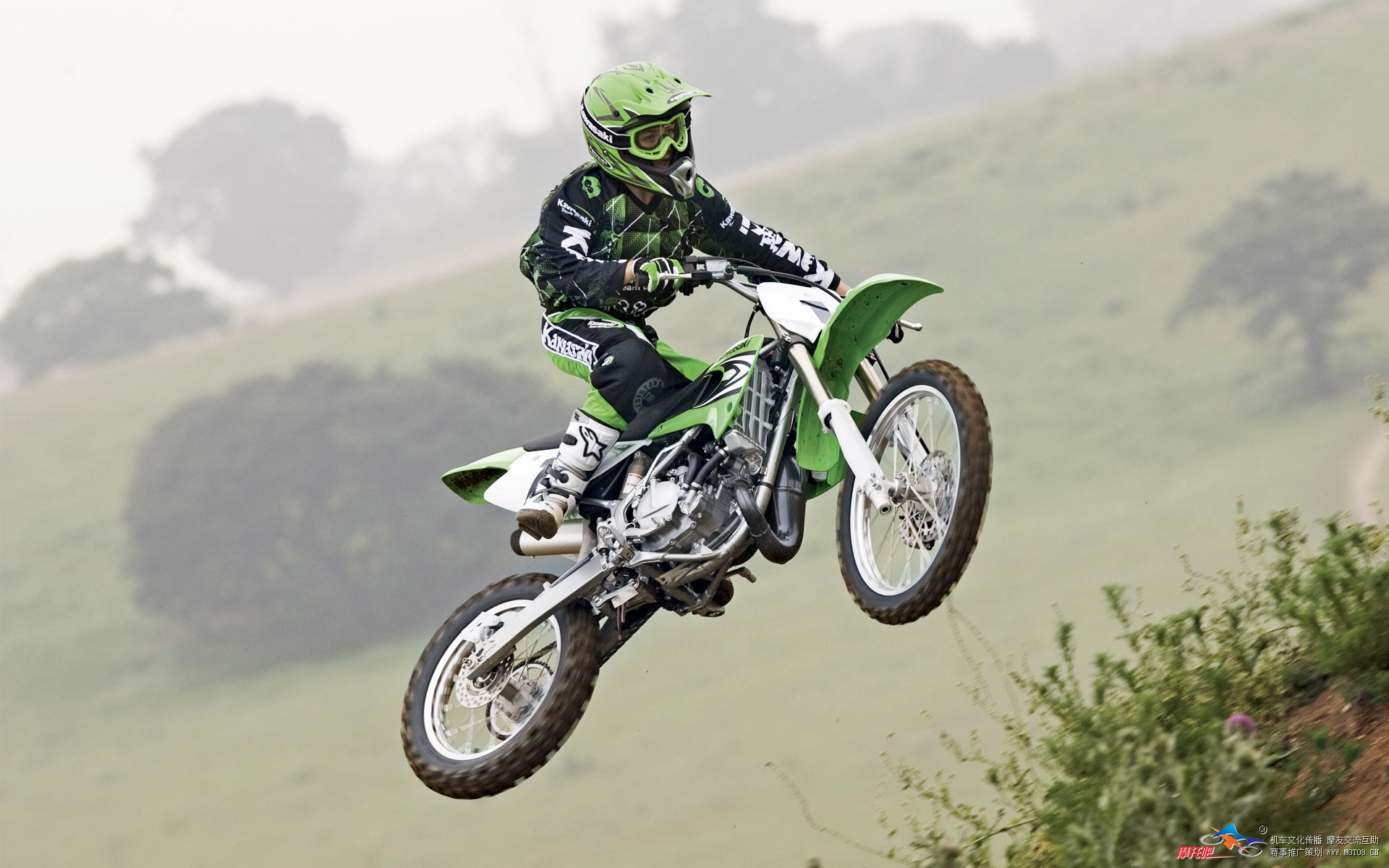 motocross_jump-1920x1200.jpg
