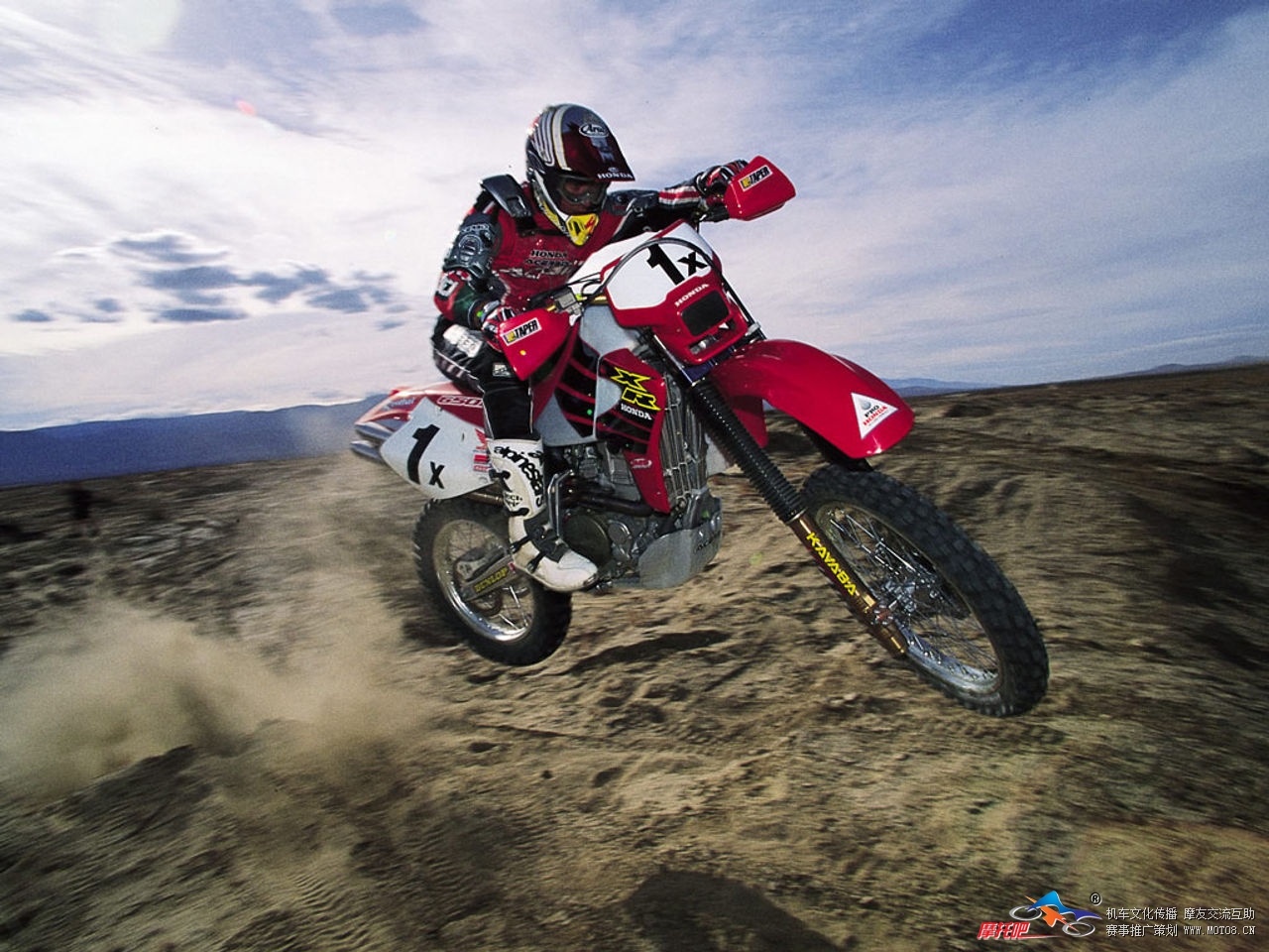 Motorcycle-Racing-Motocross-004.jpg