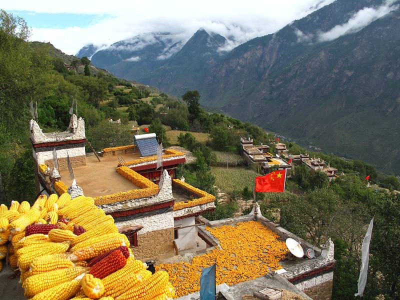 甲居藏寨——丰收的节.jpg