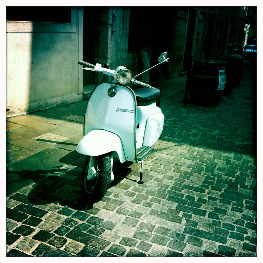 vespa_by_macemees-d3ghy7p.jpg