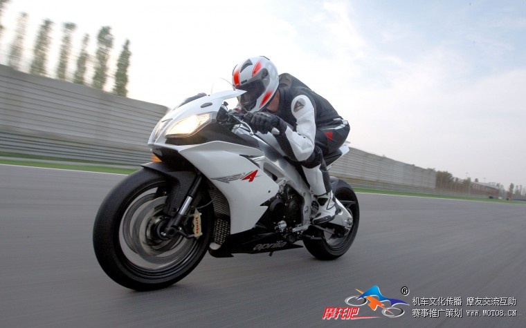 Aprilia  RSV4 1000 40.jpg