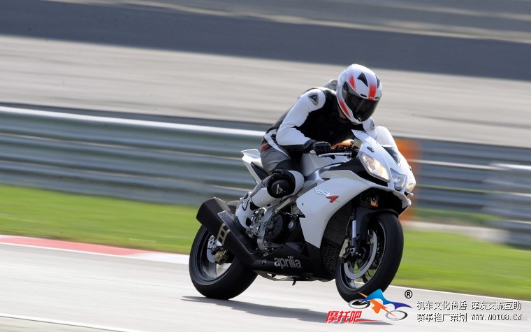 Aprilia  RSV4 1000 43.jpg