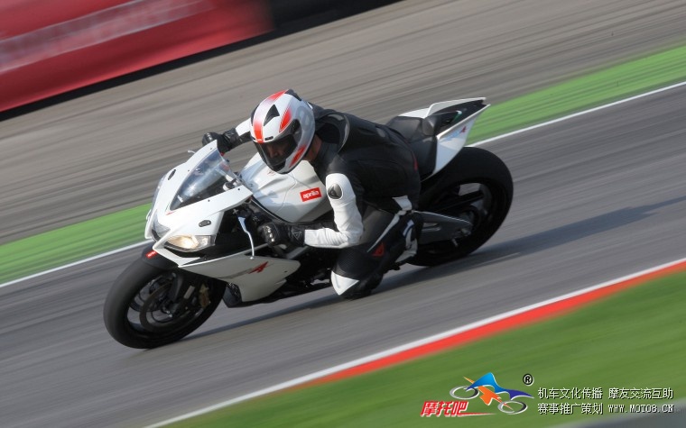 Aprilia  RSV4 1000 48.jpg