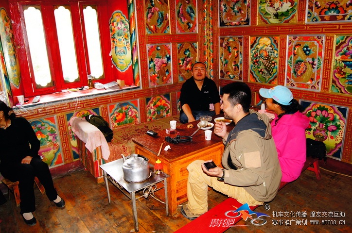 过雅江17公里 那个藏民家里住的，名字真给忘了，雅安东升竹庄临走给点联系图里有电话的。