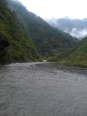 千佛山水淹路面.jpg