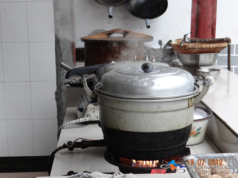 这家店的饮食住宿条件还是挺好的，也实惠，住宿10元一人