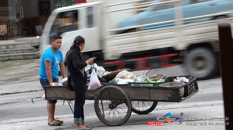 这是我的得力大作，看后面那车